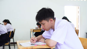 Estudiante examinándose